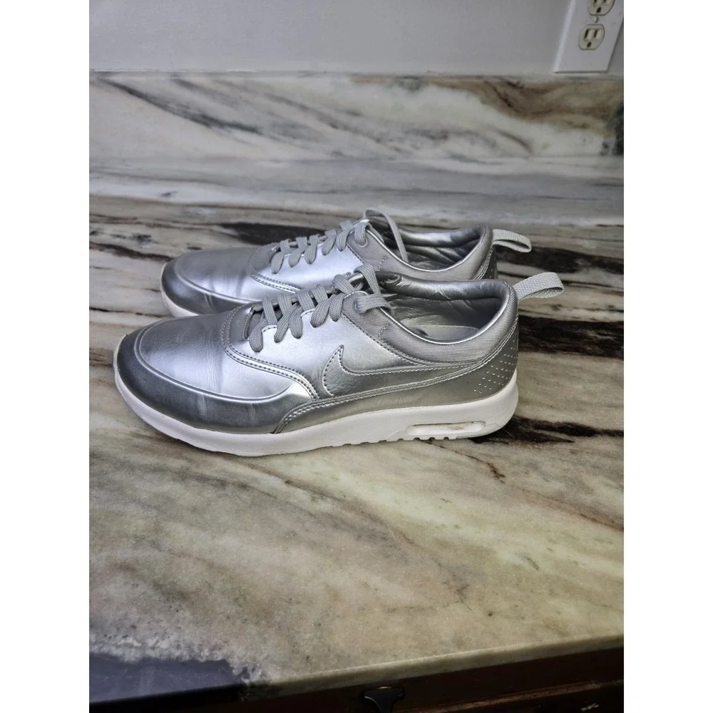 Nike Air Max Thea Silver Metalic Sneaker Shoe  819640-001 70s‎ retro futuristic